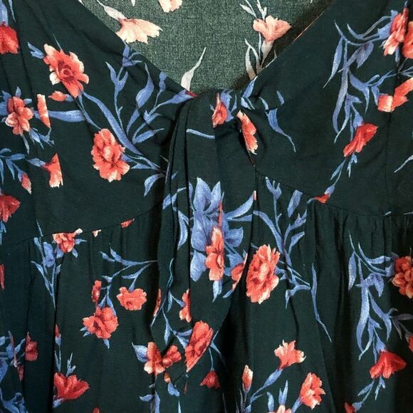 NWT! American eagle long sleeve floral top. Size large - Picture 8 of 9